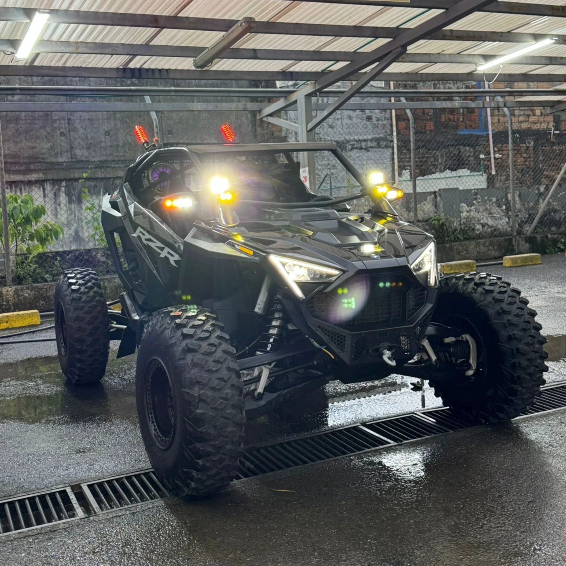 POLARIS PERFORMANCE SXS RZR TURBO R SPORT